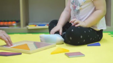 Alt katta oturan bulmaca ile çalışır