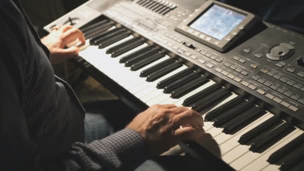 Man playing the synthesizer at the concert — Stock Video