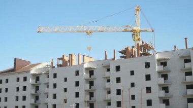 İtiraz etmek tuğla inşaat vinç sunar