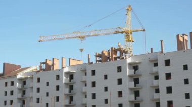 Elit apartman inşaatı. Vinç