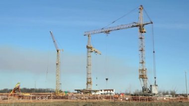 Büyük yüksek katlı apartman kompleksi inşaatı