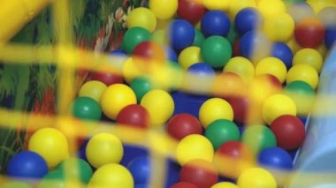 Çocuk Oyun Odası adlı bir roller coaster üzerinde sürme