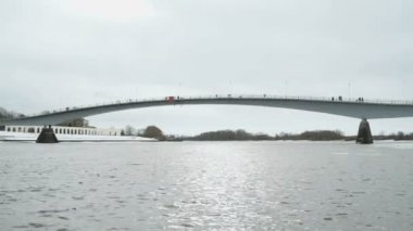 Büyük Nehri yaya köprüsü