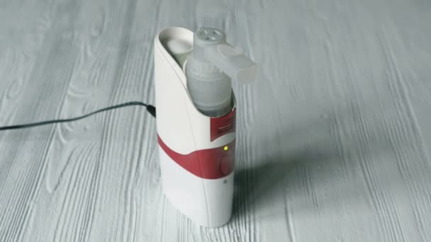 Professional ultrasonic inhaler nebulizer — Stock Video