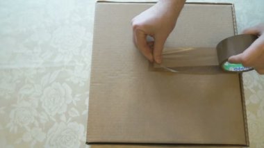 Bir viski kullanarak pizza karton kutu ambalaj