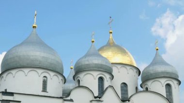 Velikiy Novgorod tapınakta altın kubbe