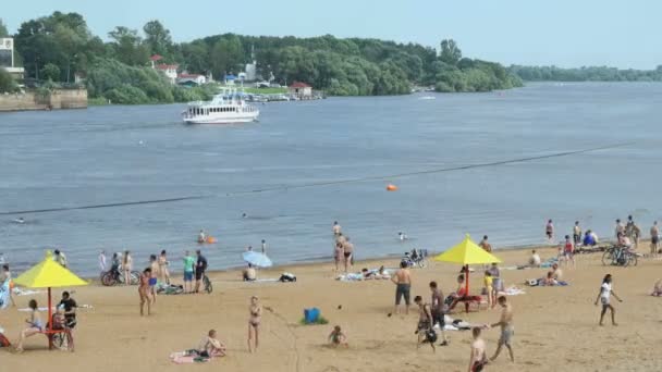 People swimming and sunbathing on the sand beach — Stock Video