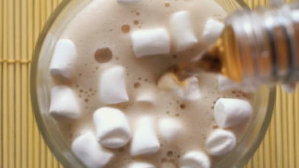 Fluffy white marshmallows in the glass cup — Stock Video
