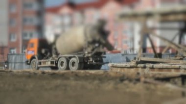 Teslimat kamyonu kullanarak site bina beton