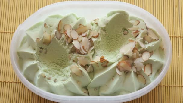 Two person take the pistachio ice cream — Stock Video