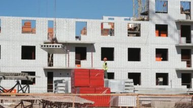 Nakliye için-bir vinç yardımıyla beton levha