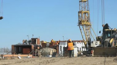 Oluşturucu için arka plan inşaat alanına gider