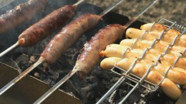 Sosis ızgara ve şişleri kızartma