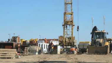 Oluşturucu için arka plan inşaat alanına gider