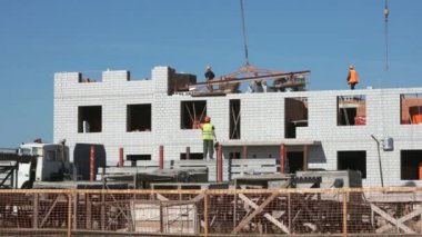 Nakliye için-bir vinç yardımıyla beton levha