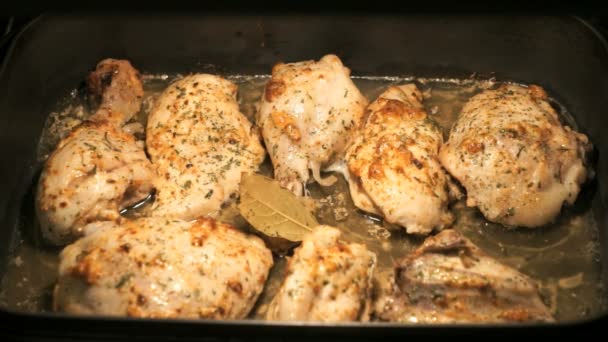 Baking chicken legs in the oven — Stock Video