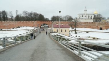 Eski kuleler Novgorod Kremlin ve köprünün Veliky Novgorod, Rusya Federasyonu