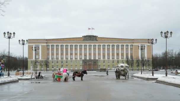 Дом Советов на Софийской площади, Великий Новгород, Россия — стоковое видео