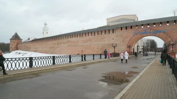 Old towers of Novgorod Kremlin, Veliky Novgorod, Russia — Stock Video