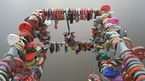 Closed colorful wedding clasps on the pipes. — Stock Video