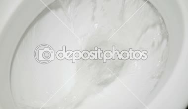 Beyaz tuvalete su drenaj