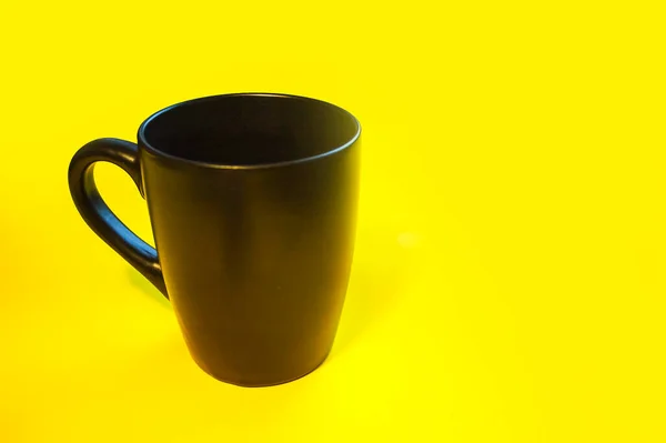 Helle Gelbe Hintergrund Schwarze Tasse — Stockfoto