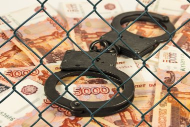 Rus ruble tel örgü (kafes altında arka plan üzerinde metal kelepçe)
