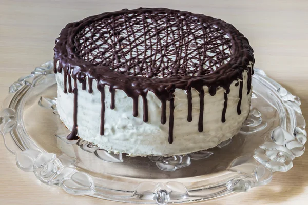 Pyszne ciasto czekoladowe z kremem kremowy — Zdjęcie stockowe