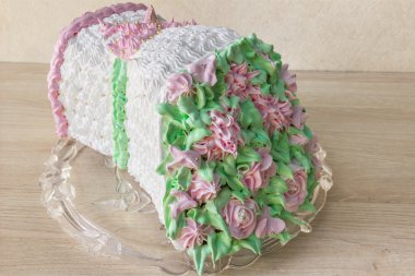 Bir buket çiçek şeklinde sünger kek