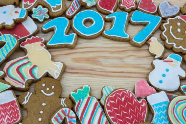 Gingerbreads yeni 2017 yılı (kart olarak kullanılabilir için dekore edilmiştir)