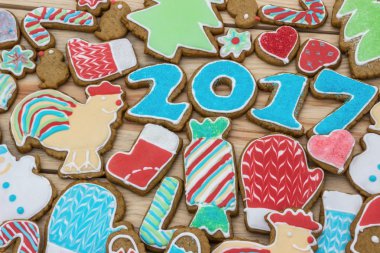 Gingerbreads yeni 2017 yılı (kart olarak kullanılabilir için dekore edilmiştir)