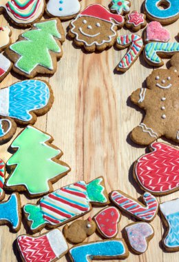 Gingerbreads (kart olarak kullanılabilir Noel ve yeni yıl için dekore edilmiştir)