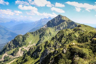 Kafkas Dağları. Rusya, Soçi, Krasnaya Polyana, Rosa Khutor. Tepe 2320m