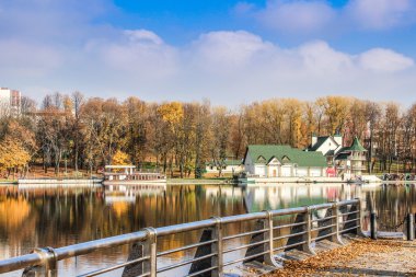 sonbaharda tekne istasyonu