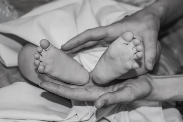 Bouchent Bebe Pieds Nouveau Ne Noir Et Blanc Photographie Wckiw C