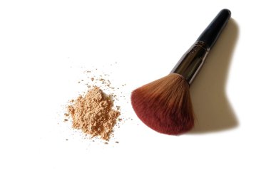 makyaj fırçası ve pudra