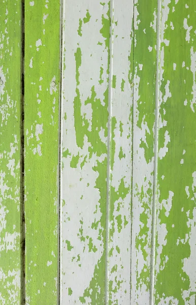 Die grüne Farbe des Waldes blättert von der Tapete ab — Stockfoto
