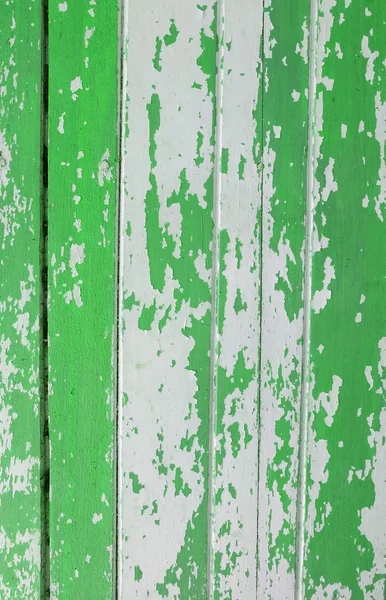 Die grüne Farbe des Waldes blättert von der Tapete ab — Stockfoto