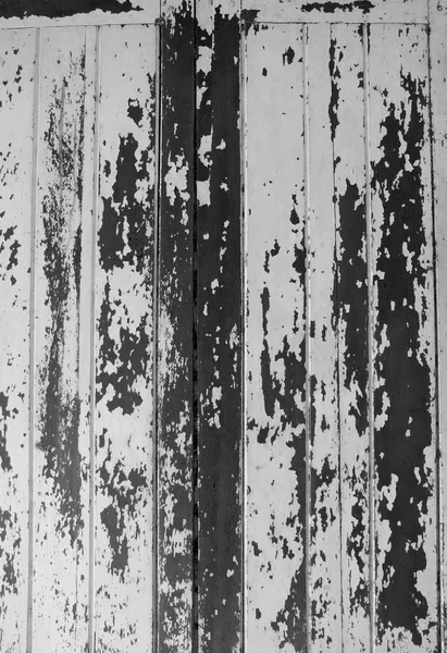 De zwarte verf van woods is peeling uit behang — Stockfoto