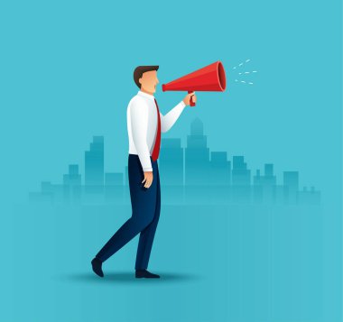 İşadamı megafonu hoparlörde tutuyor. Pazarlama veya reklam kavramı