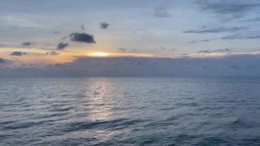 Hareket eden yüzey ve deniz dalgaları