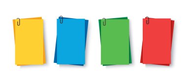 Renkli notlar. İğne klipsli not vektörlü yapışkan kağıtlar