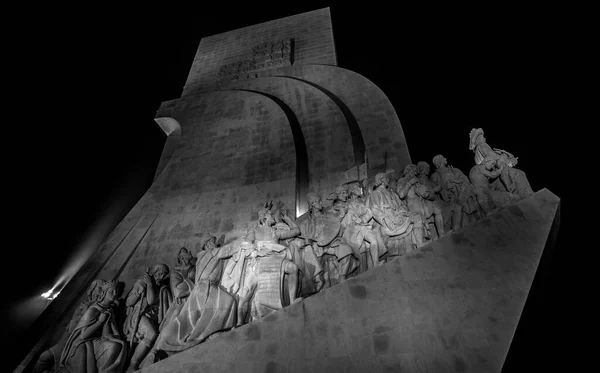 有名な発見記念碑の夜のシーン Padrao Dos Descobrimentos ベレン リスボン ポルトガル — ストック写真