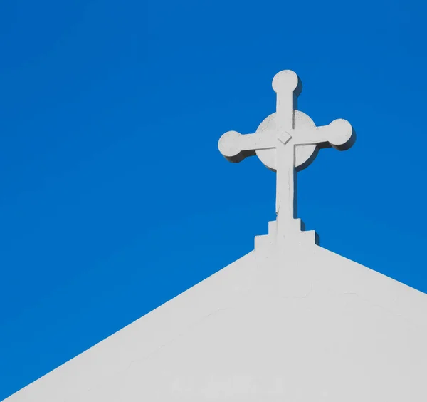 Cruz Iglesia Blanca Contra Cielo Azul Brillante Costa Vicentina Alentejo — Foto de Stock