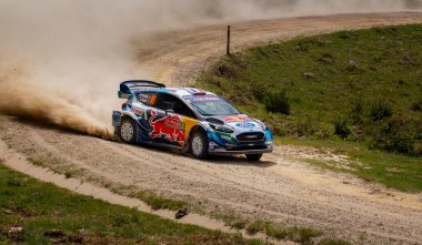 22 Mayıs 2021, Portekiz WRC Rallisi, Adrien Fourmax ve Renaud Jamoul Ford Fiesta WRC 'yi MS Sport' tan ve Red Bull Motors Sports in Cabeceiras de Basto, Portekiz.