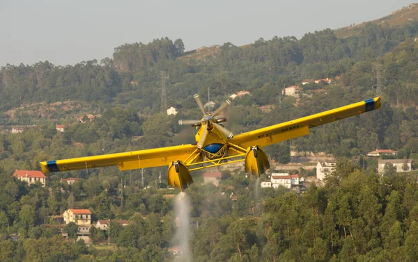August 2017 Avialsa Canader Feuerwehrflugzeug Geres National Park Damm Portugal — Stockfoto