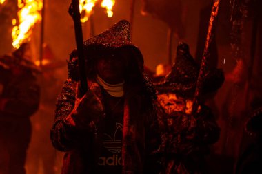 27 Eylül 2025, El Vtor, Mayorga. Bağlılık, ateş, tutku ve popüler gururu harmanlayan eşsiz bir gelenek. Ulusal Turizm Faizi Festivali ilan etti.