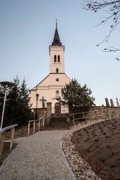 Kostel Ignace Loyoly Kerk Borova Malenovice Dorp Blaas Lysa Hora — Stockfoto