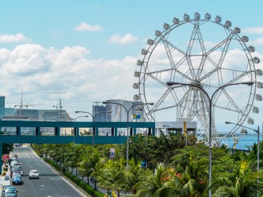 12 Mar 2016 Mall of Asia, Filipinler Ferris koyda San Miguel tekerlek