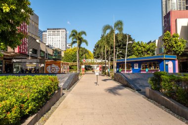 13 Mayıs 2021 Pazar günü Makati, Manila, Filipinler 'deki Bonifacio High Street' te